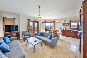 Apartemen, 2 kamar tidur | Area keluarga | TV LCD