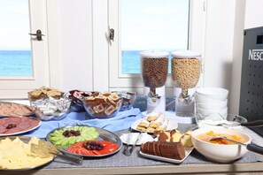 Desayuno bufé gratuito y diario