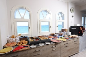 Free daily buffet breakfast - Summer Beach Hotel (Kassandra)