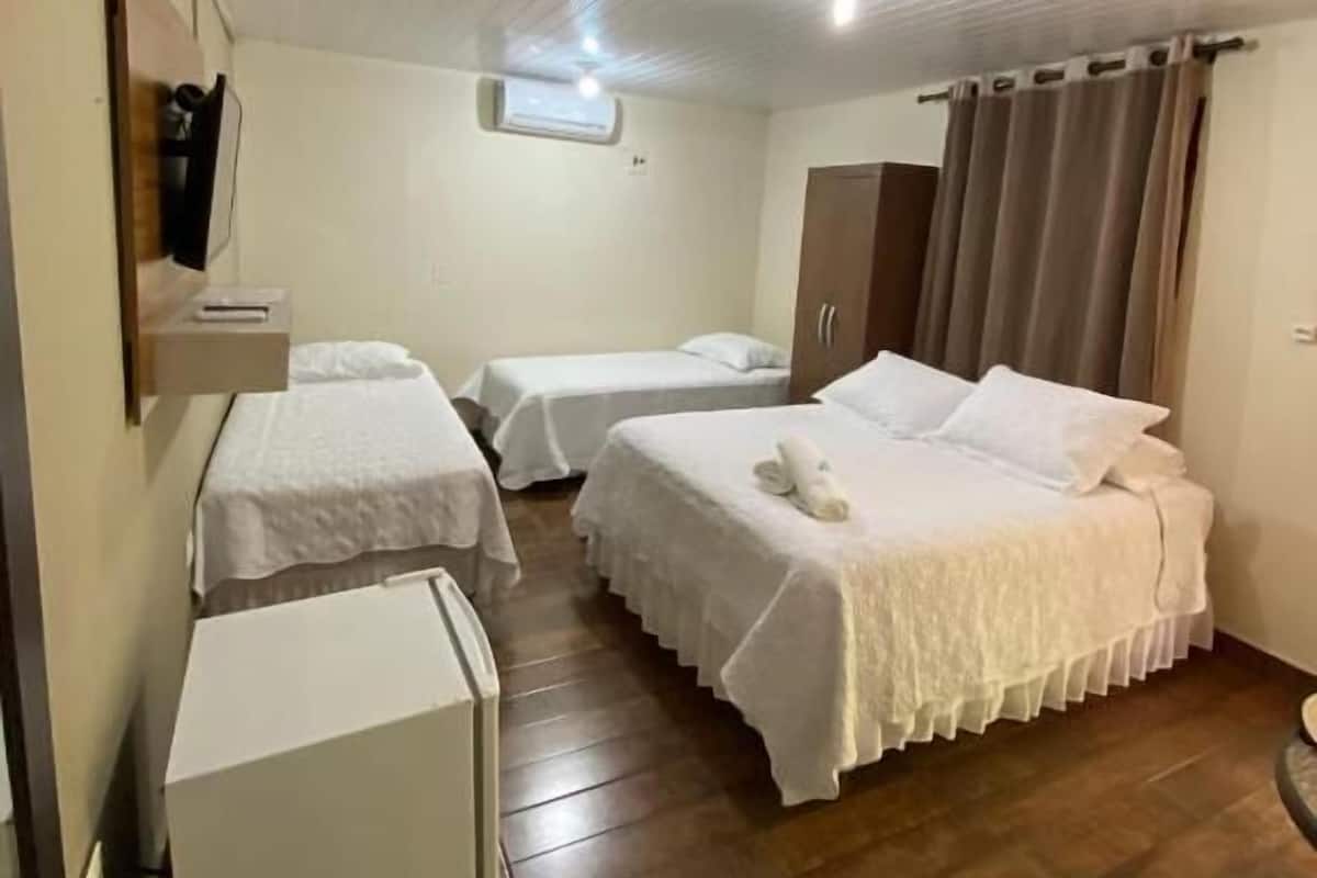 Habitación cuádruple | Minibar, cortinas blackout, insonorización y wifi gratis