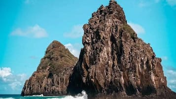 Pantai di sekitar