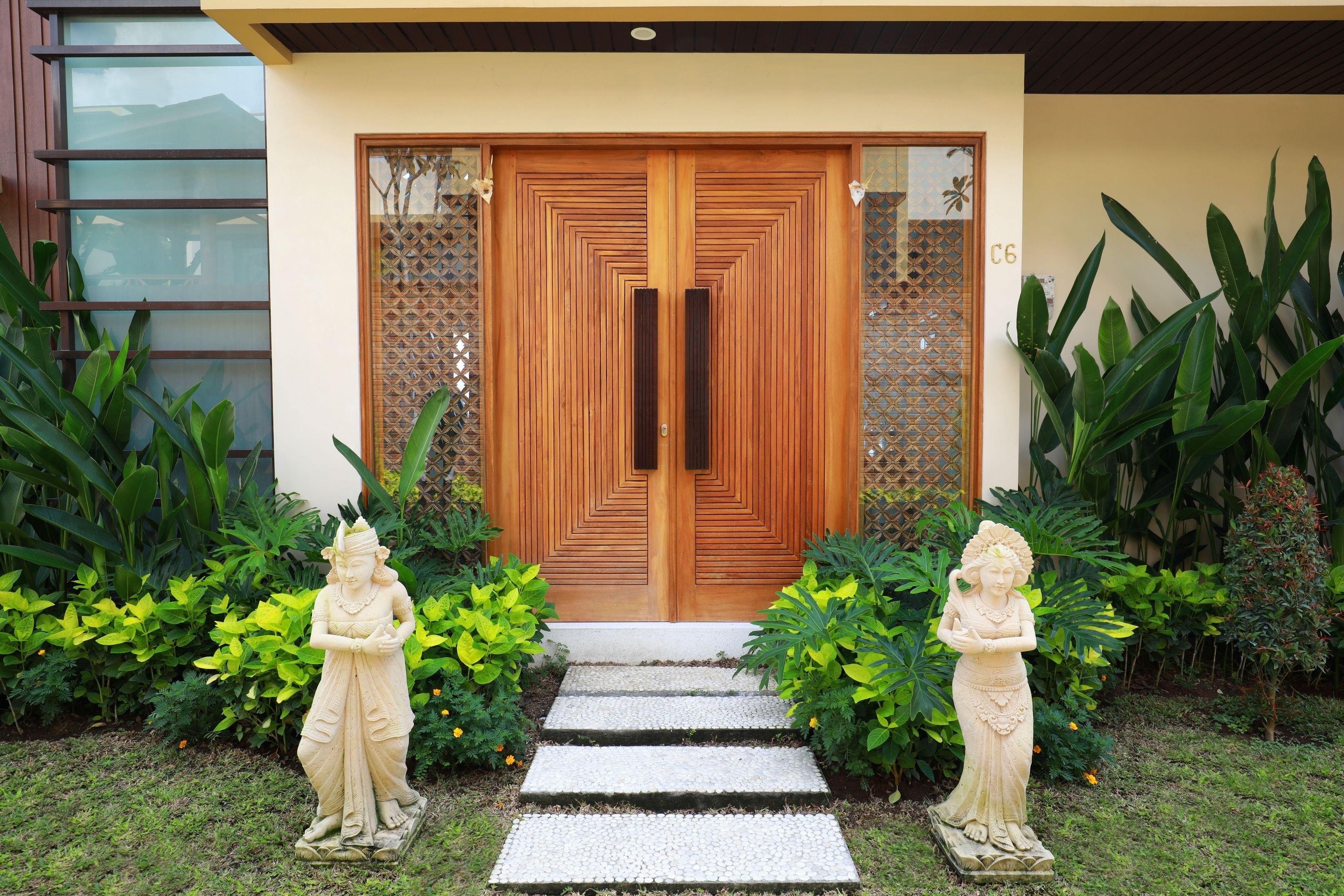 villa 3 bedrooms, private pool, fast wifi | garden view