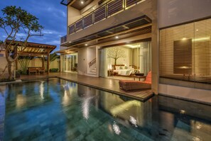 A modern house with a swimming pool, a covered patio, and a bedroom with a large bed and a tree mural. - The Miracle Villas Nusa Dua (Nusa Dua)