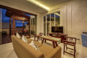 Villa 2 Bedrooms, Private Pool, Fast Wifi | Living area