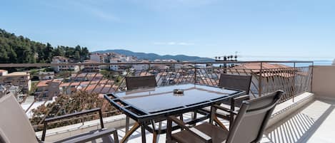 Superior Apartment, Sea View | Terraza o patio