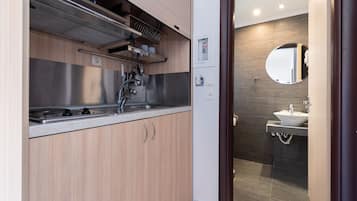 Standard Studio | Private kitchen | Fridge, stovetop, electric kettle, cookware/dishes/utensils