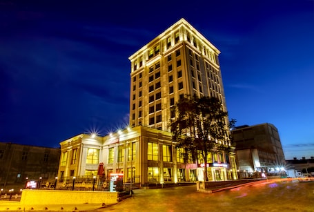 Front of property – evening/night. Grand Makel Hotel Topkapi