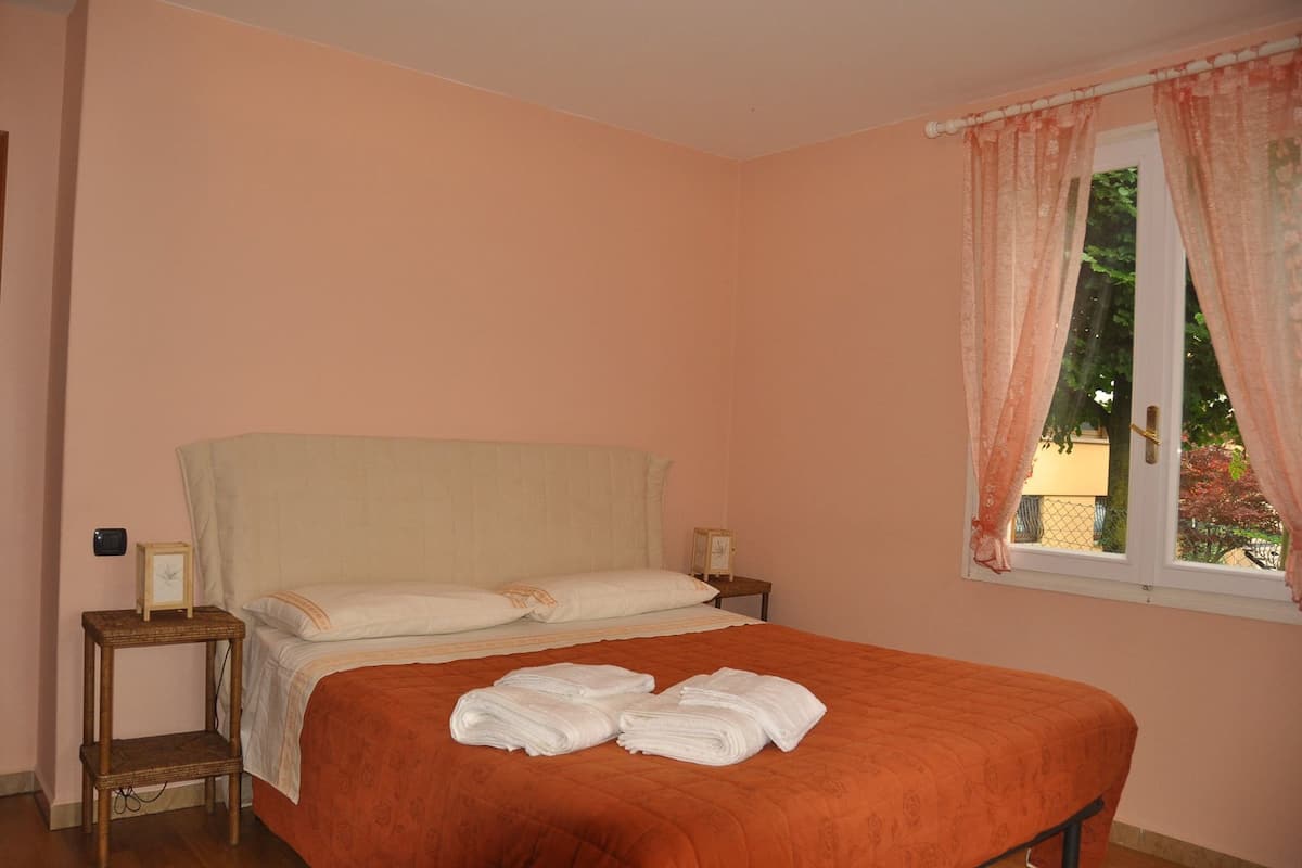 Apartment, 1 Bedroom | 1 bedroom, desk, iron/ironing board, cribs (free)