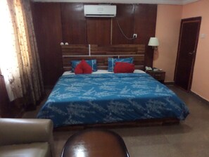 Desk, free WiFi, bed sheets - Koltotel Plaza and Suites (Ado Ekiti)