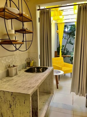 Suite Studio com Cozinha Compacta | 1 soverom, minibar, blendingsgardiner og strykejern/-brett