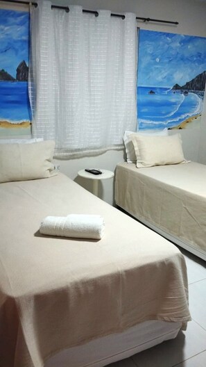 標準三人房, 地面層 | 迷你吧、床單