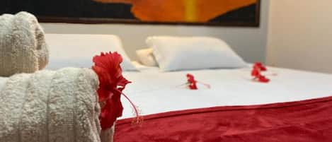Standard Room, 1 Double Bed | Minibar, bed sheets
