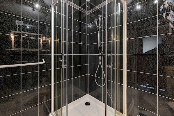 Appartement, 1 chambre, balcon | Salle de bain