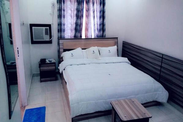 Bureau, accès au Wi-Fi (inclus), literie fournie