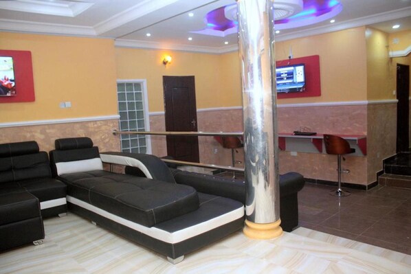 Lounge - Mayoral Hotel & Suite (Lagos)