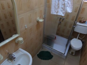 Deep-soaking bathtub, rainfall showerhead, free toiletries, towels