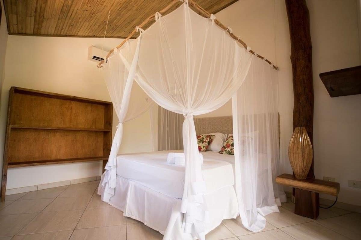 Casa Leste | Individualmente decorados, cortinas blackout