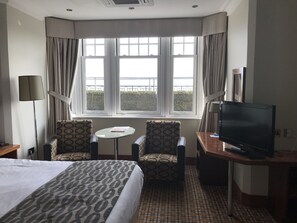 Desk, iron/ironing board, free WiFi, bed sheets - Pier Hotel (Great Yarmouth)
