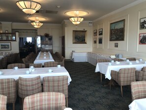 Breakfast, lunch and dinner served - Pier Hotel (Great Yarmouth)