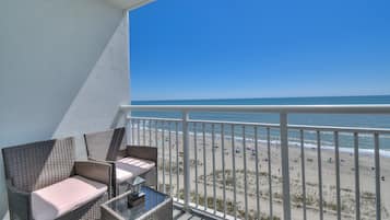 Condo, 1 phòng ngủ, ban công, sát bãi biển (802) | Ban công