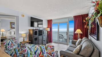 Deluxe Condo, 3 Bedrooms, 2 Bathrooms, Oceanfront (1701) | Living area | TV