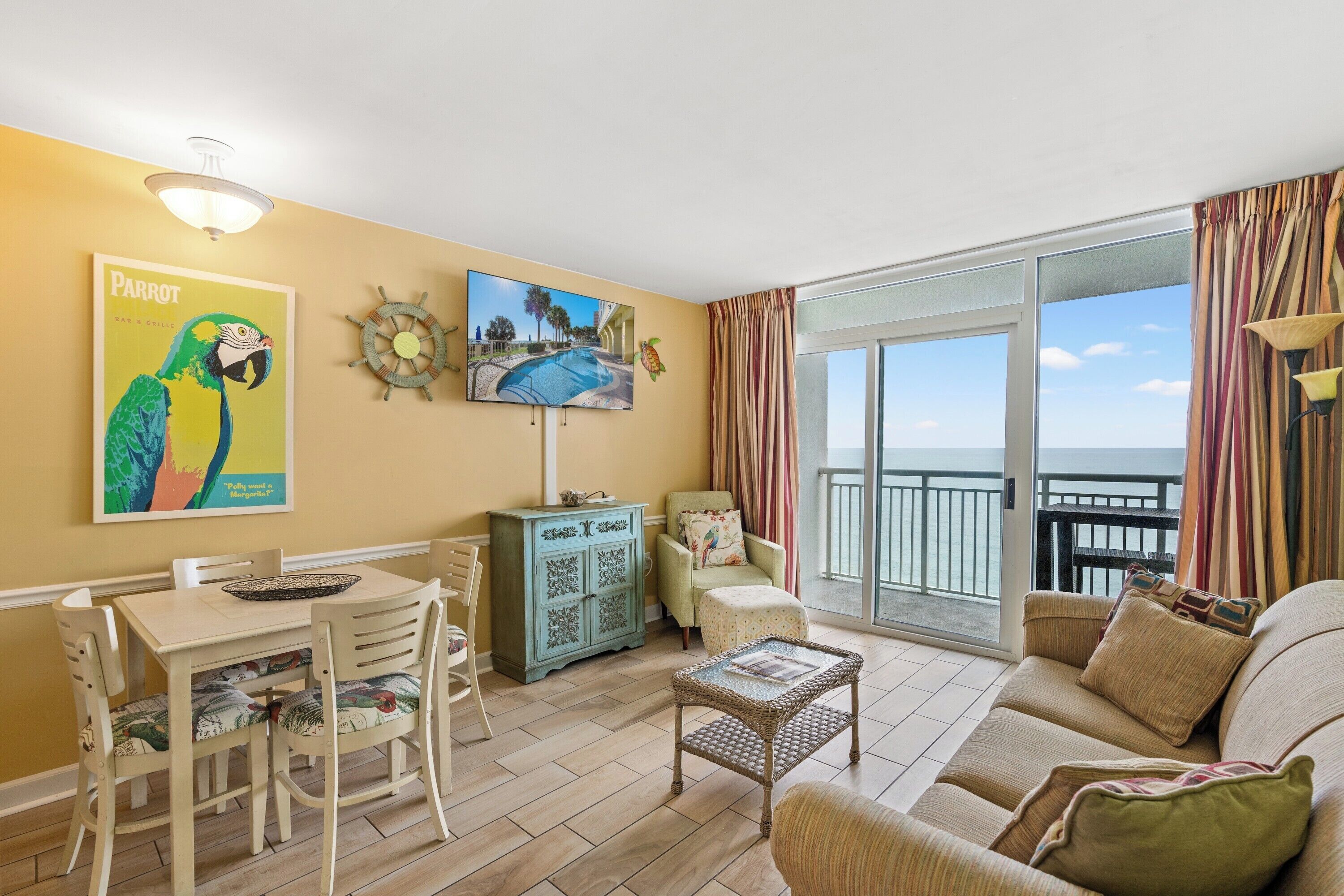 Deluxe Condo, 1 Bedroom, Balcony, Oceanfront (1702) | Living area