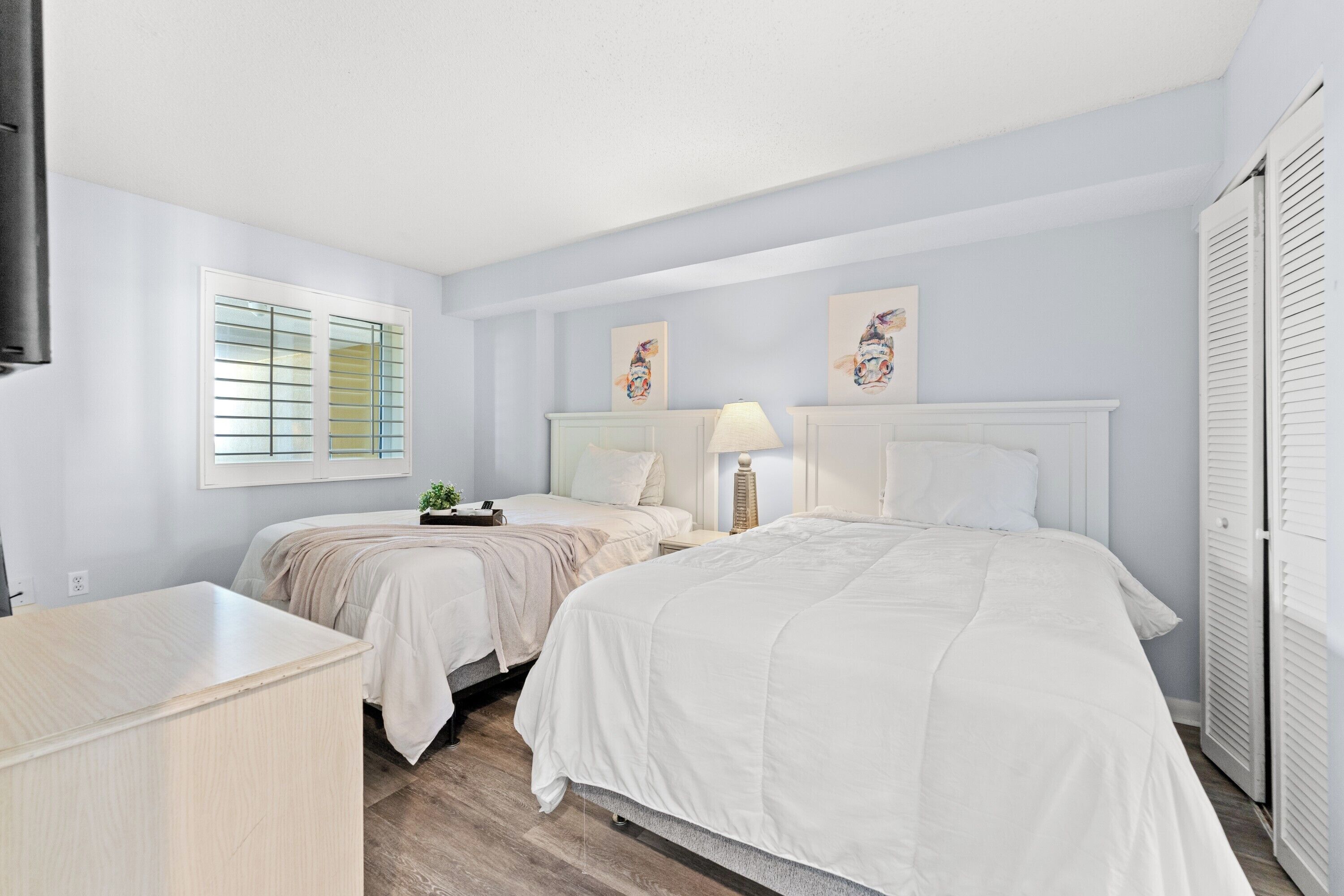 Deluxe Condo, 3 Bedrooms, 2 Bathrooms, Oceanfront (1701)