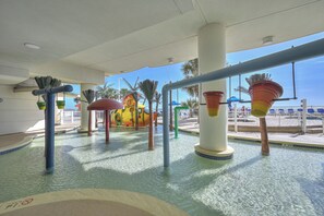 室內游泳池和室外游泳池