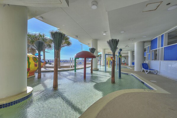 室内游泳池,室外游泳池