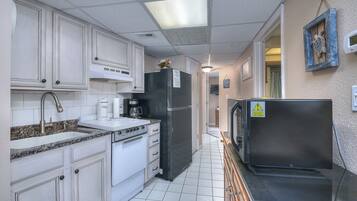 Condo, 1 Bedroom, Balcony, Ocean View (501) | Private kitchen | Fridge, microwave, coffee/tea maker, toaster