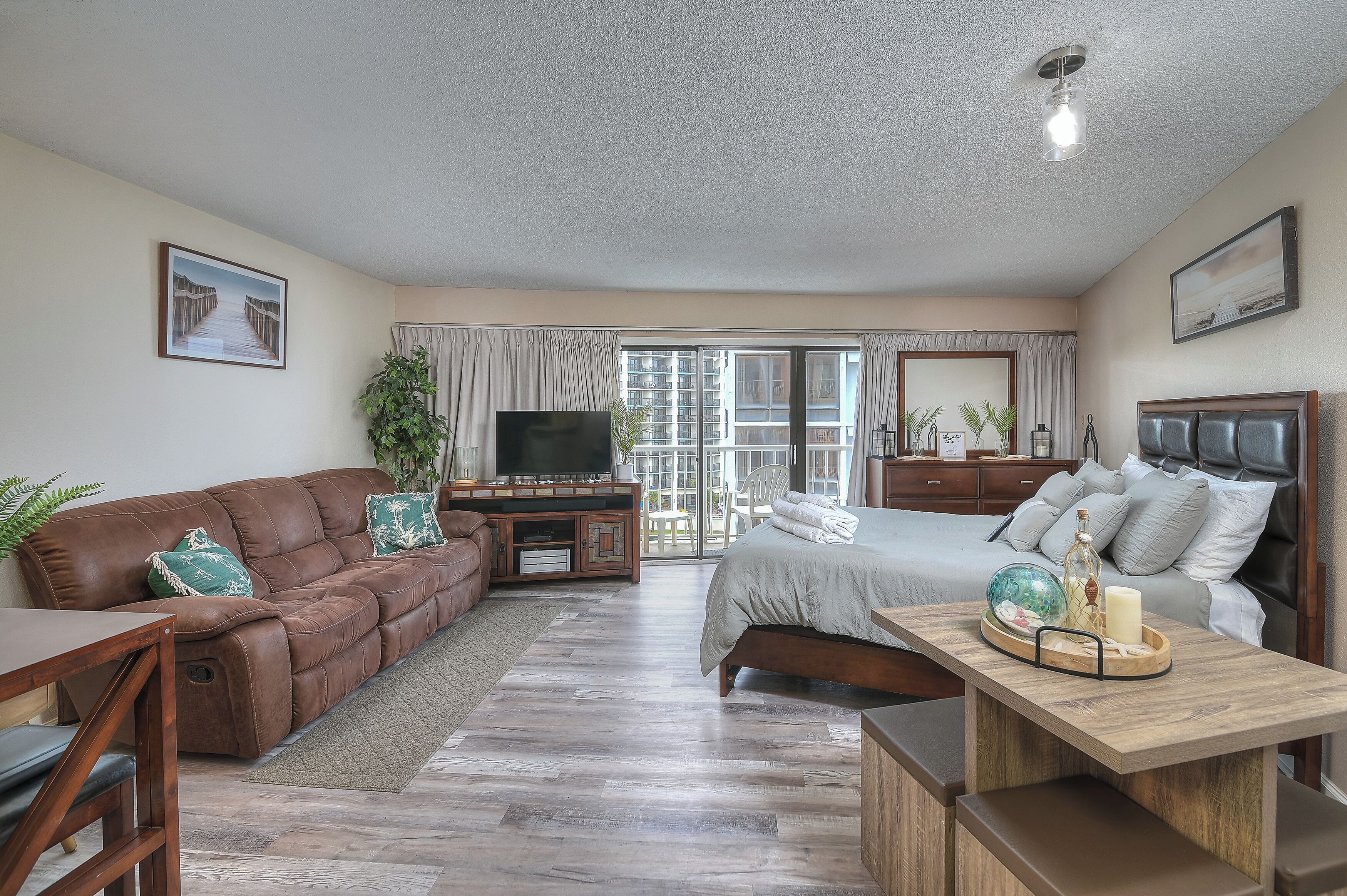 Apartment, 1 Schlafzimmer, Balkon, Meerblick (501) | Wohnbereich | Fernseher