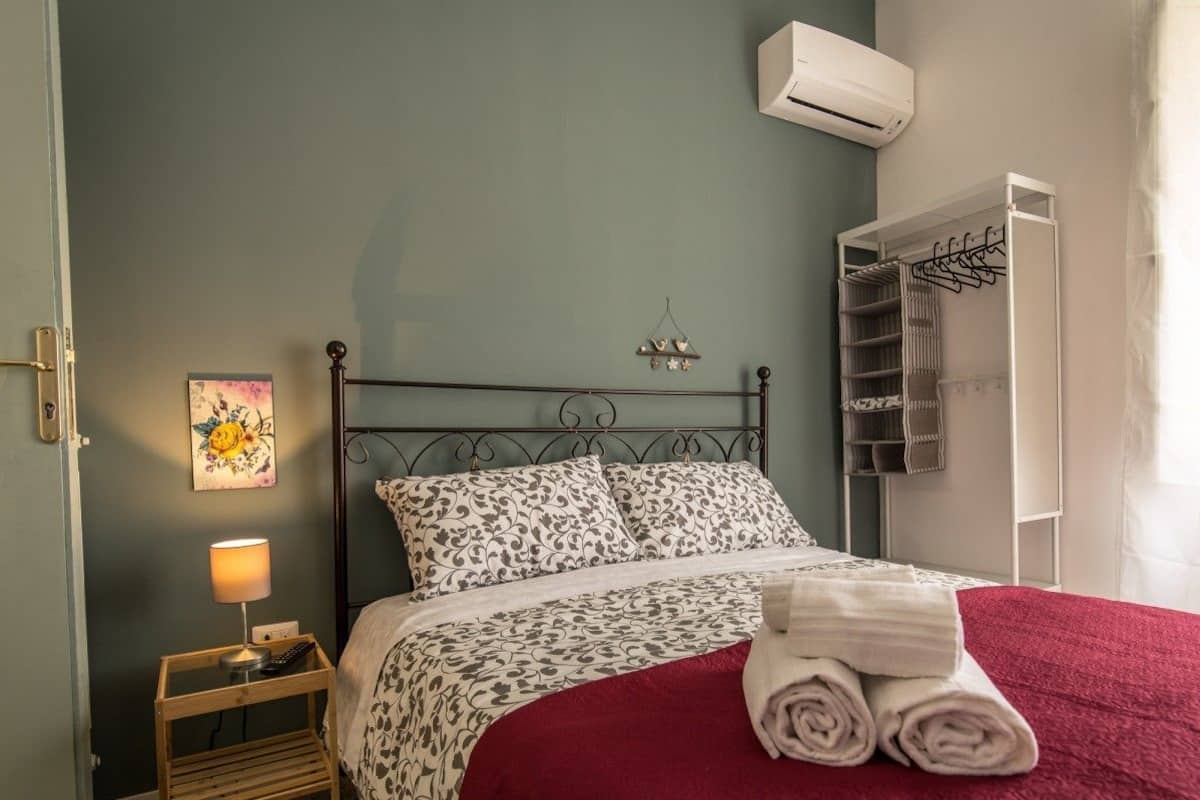 Quarto casal ou duplo conforto, vista para o jardim (Ischia) | Frigobar, escrivaninha, berços grátis, Wi-Fi de cortesia