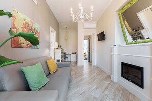 Junior Studio Suite, 1 Bedroom, City View, Tower | Frette Italian sheets, premium bedding, down comforters - It's Room Naples (Naples)