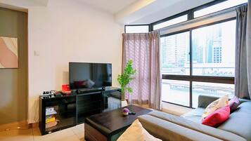 Comfort Apartment, 3 Bedrooms (Modern) | Ruang tamu | TV skrin rata