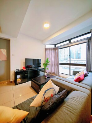 3 Bedrooms (Modern) | Living area | Flat-screen TV