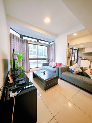 3 Bedrooms (Modern) | Living area | Flat-screen TV