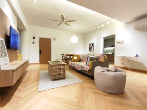 Living area - Pavilion Fahrenheit 88 - AJ home (Kuala Lumpur)