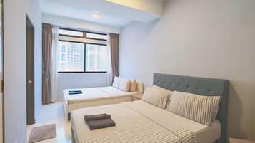 Design Apartment | 3 bedrooms, blackout drapes, iron/ironing board, free WiFi