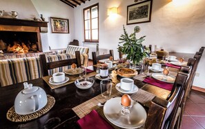 Superior Apartment, 3 Bedrooms, Patio, Garden View | Dining room