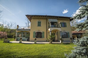 Front of property - Villa Azalea (Verbania)