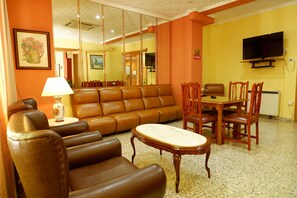 Single Room | Living area | TV - Hotel Central (Lanjaron)