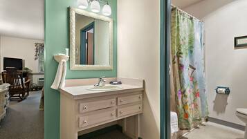 Pengering rambut, handuk, dan sampo