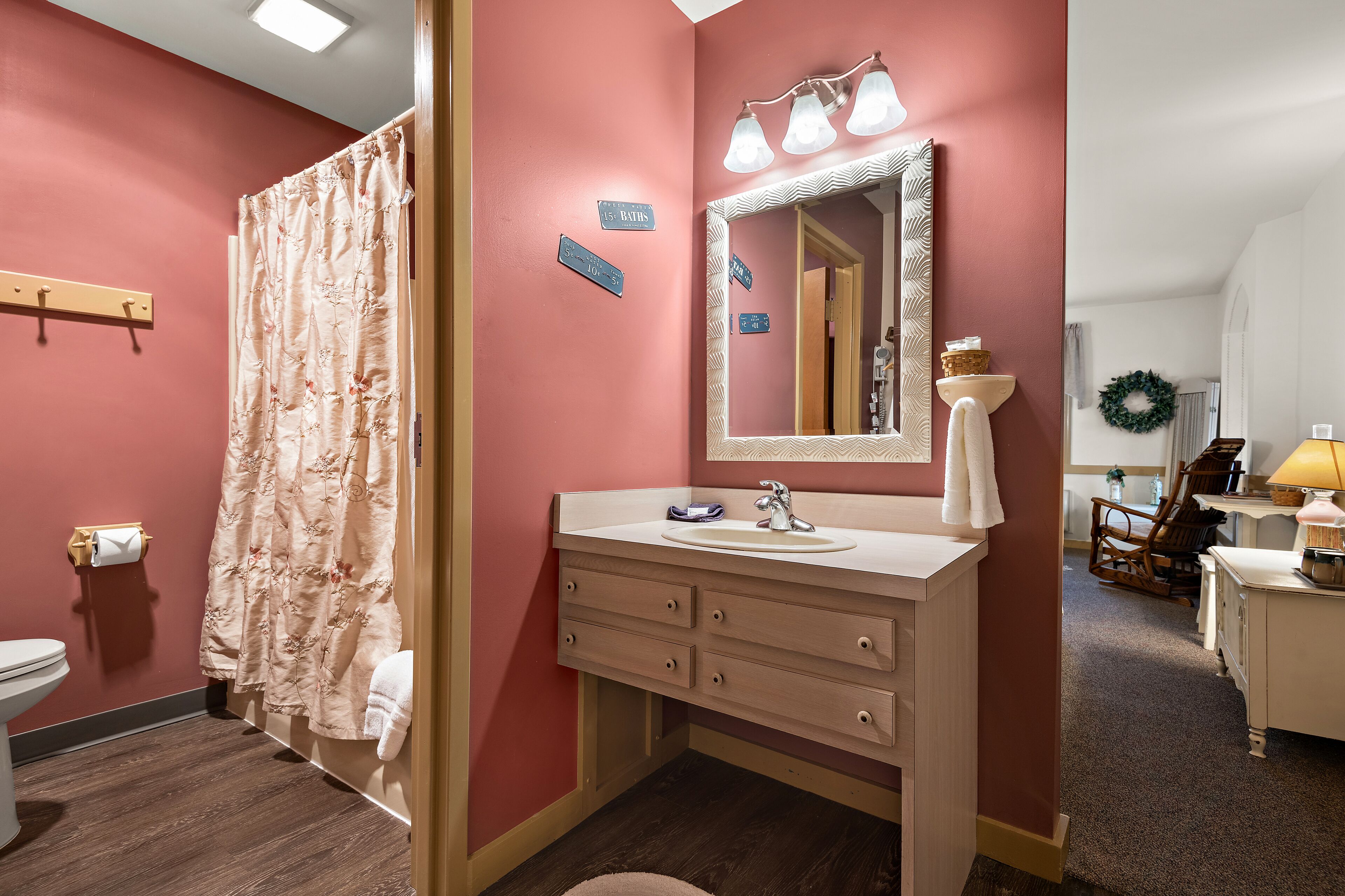 studio suite | bathroom | hair dryer, towels, shampoo