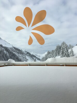 Standard Double Room | In-room safe, free WiFi, bed sheets - Hotel Lucia (Damüls)