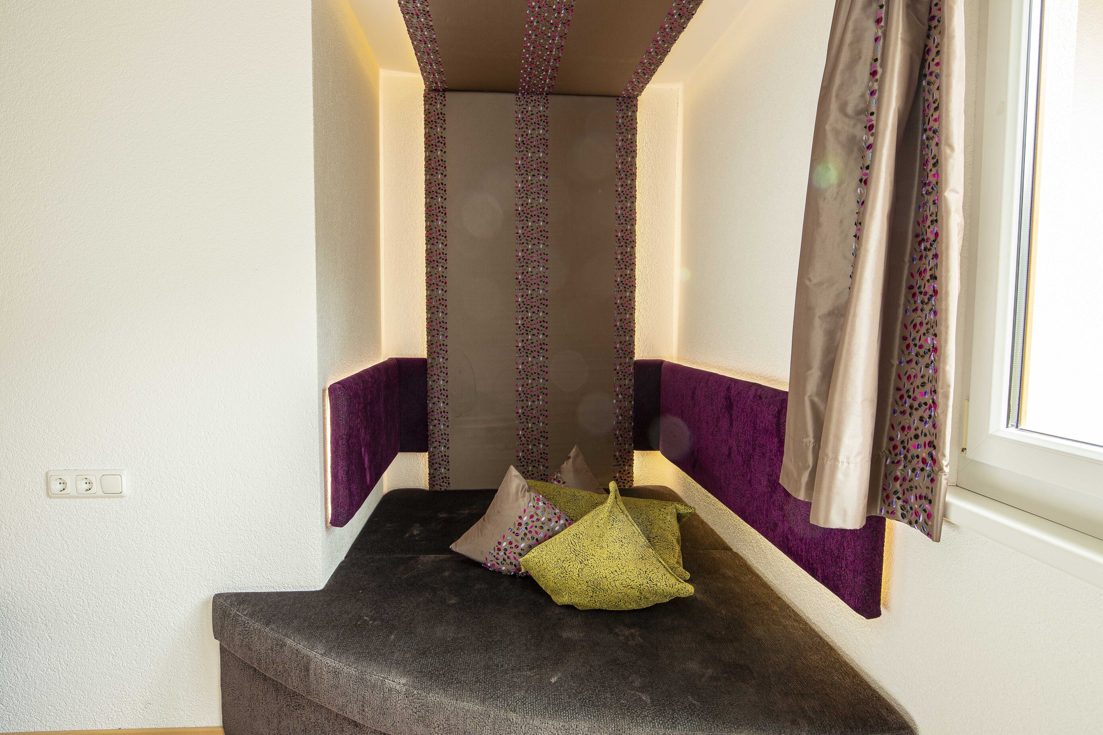 deluxe suite | living area | 40-inch led tv with satellite channels, tv