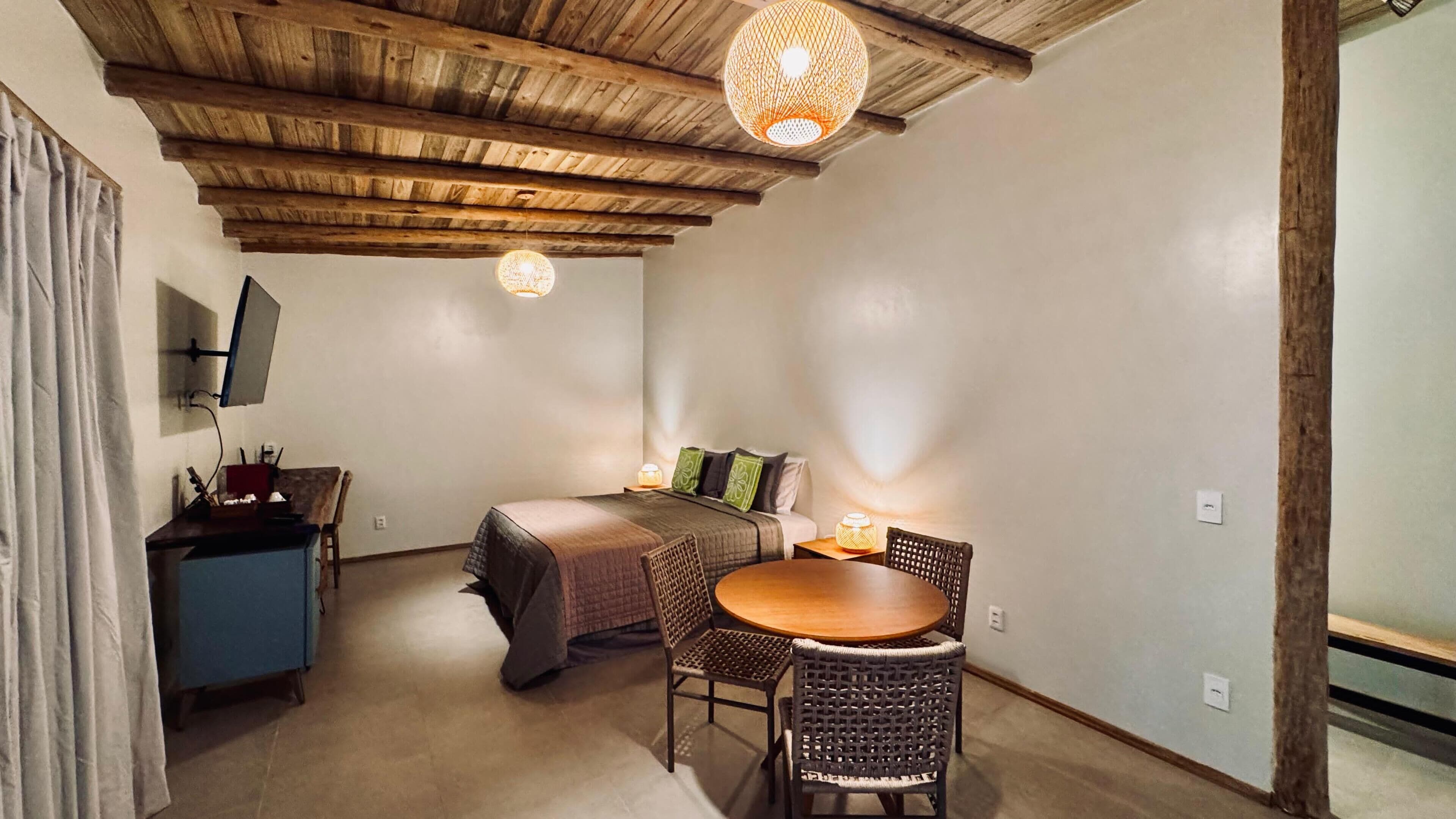 Quarto quádruplo luxo | Frigobar, quartos à prova de som, ferros/tábuas de passar roupa