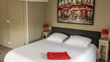 Double Room (Ballade à la Lune) | Premium bedding, individually decorated, individually furnished, desk