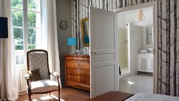 Habitación triple (Lorsque la Douce Nuit) | Ropa de cama de alta calidad y decoración individual