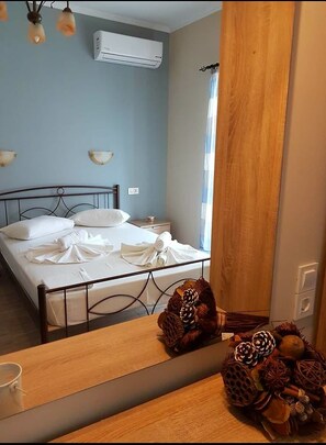 Deluxe Apartment | Egyptian cotton sheets, premium bedding, in-room safe - Marathon Studios &Apartments (Zakynthos)