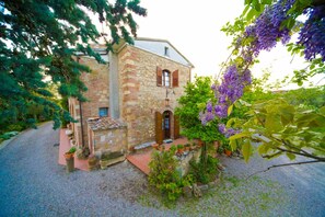 Façana frontal de l'allotjament